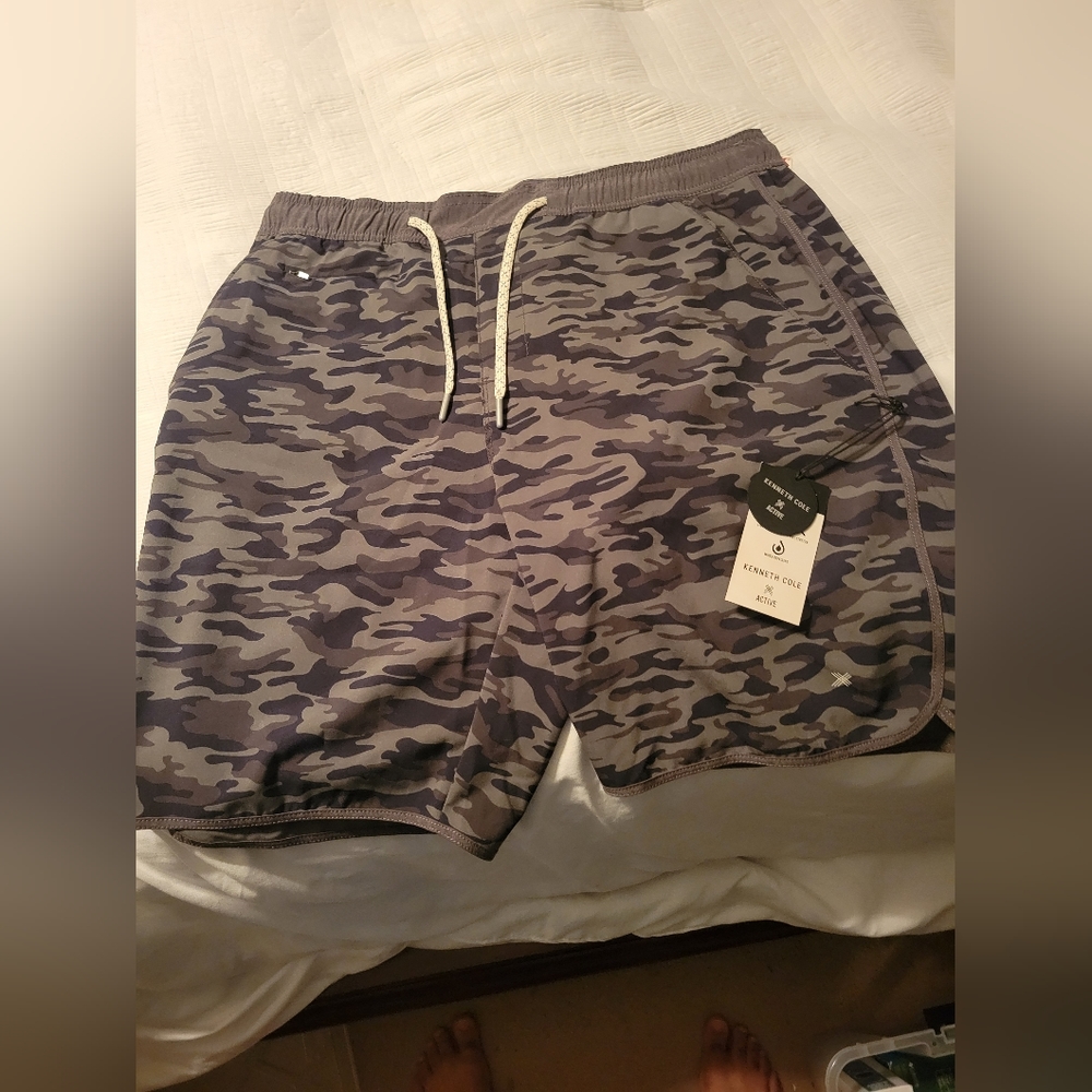 Kenneth Cole men's running shorts L